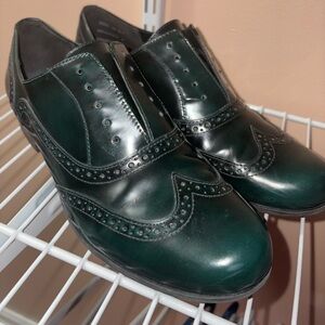 Clark’s slip on oxfords, gently used in a beautiful green